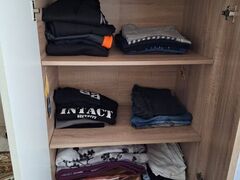 Vand dulap nou impecabil vara urme de uzura sau pete